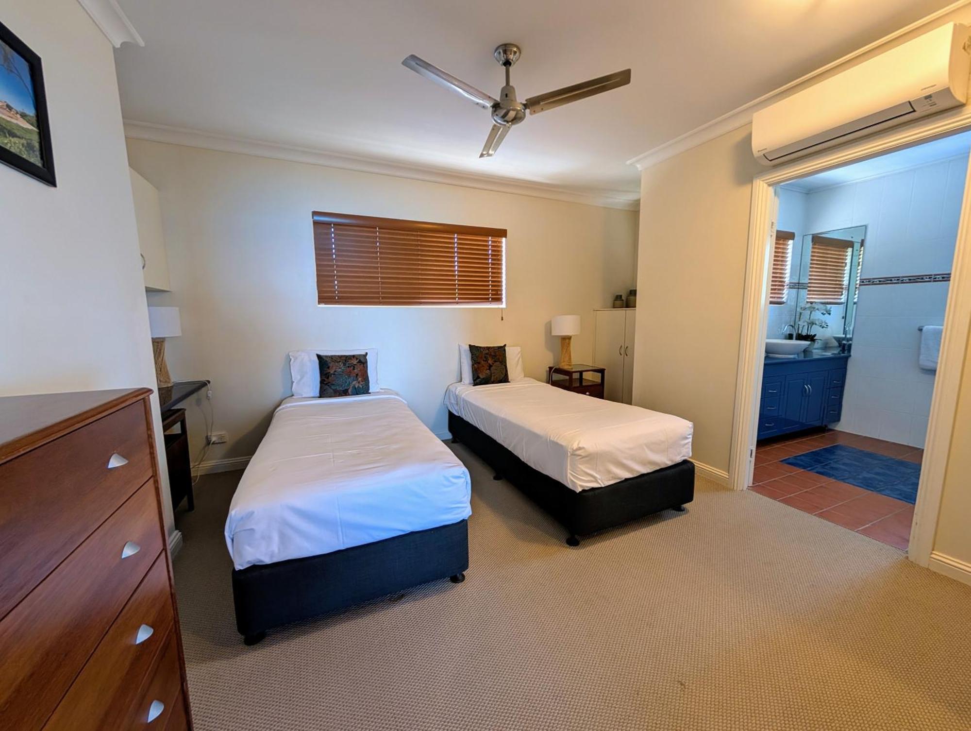 Rose Bay Resort Bowen Extérieur photo